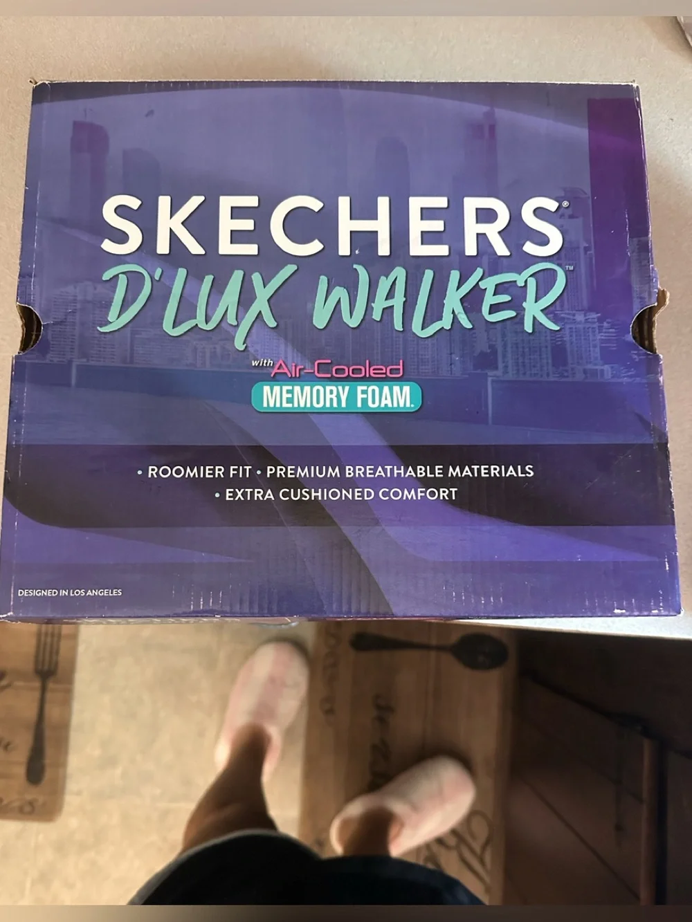 Skechers D'LUX Walker Women's Cream and Black Winter Boot